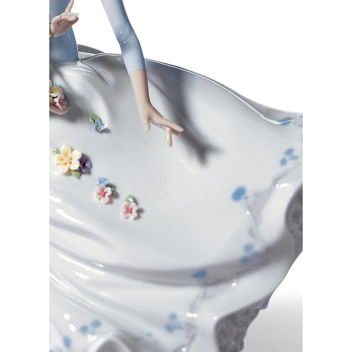 LLADRO' Figurina Donna Profumi Al Vento 28x20cm Porcellana