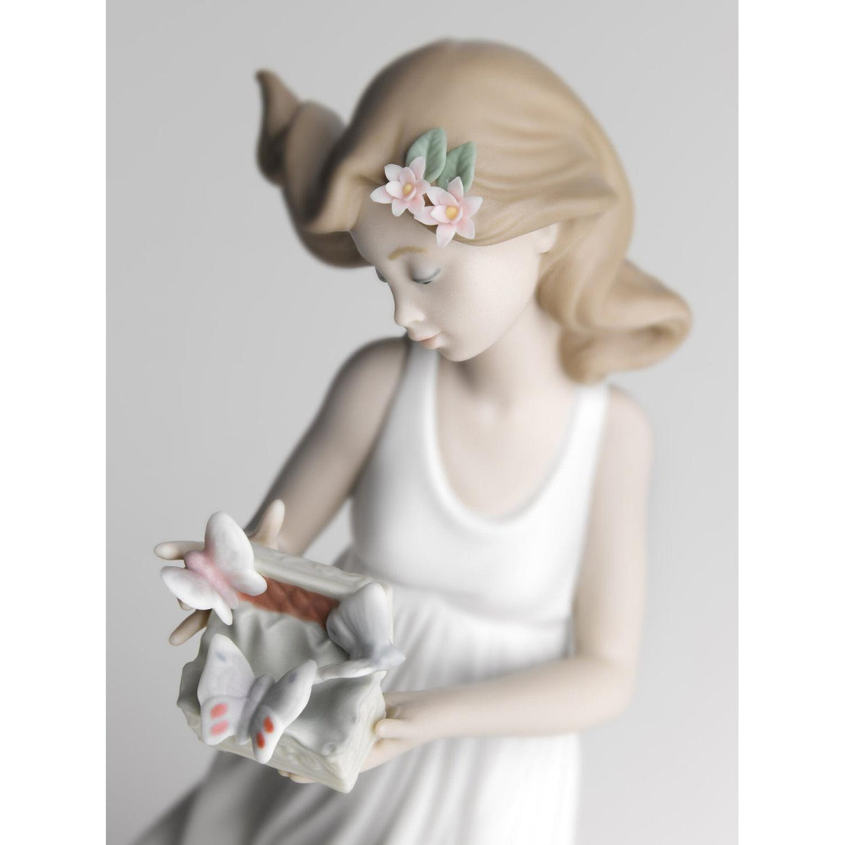 LLADRO' Figurina Donna Tesori Dell'Aria 32x16cm Porcellana
