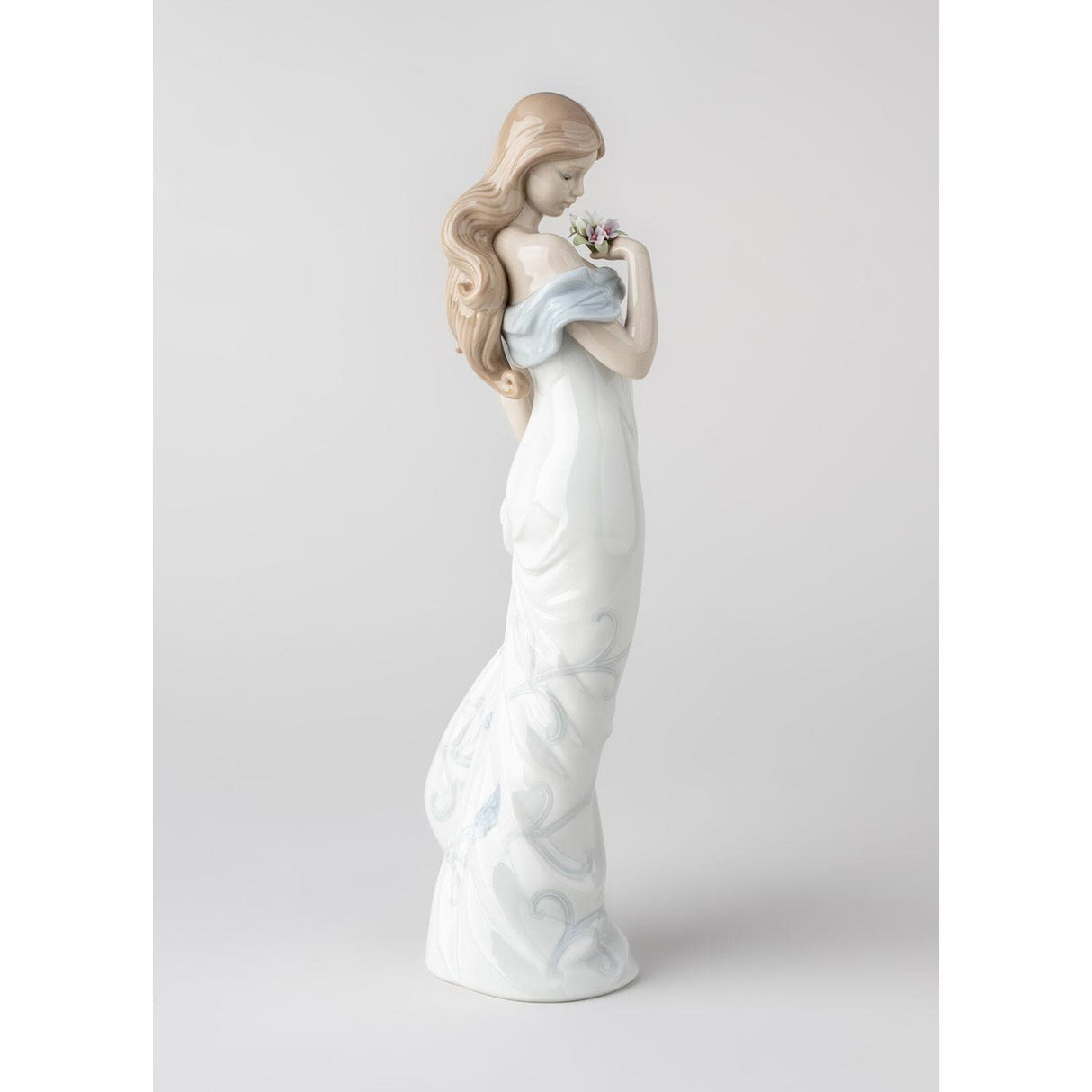 LLADRO' "The whisper of flowers" Figure Statue Woman White Dress Flowers Porcelain H37cm