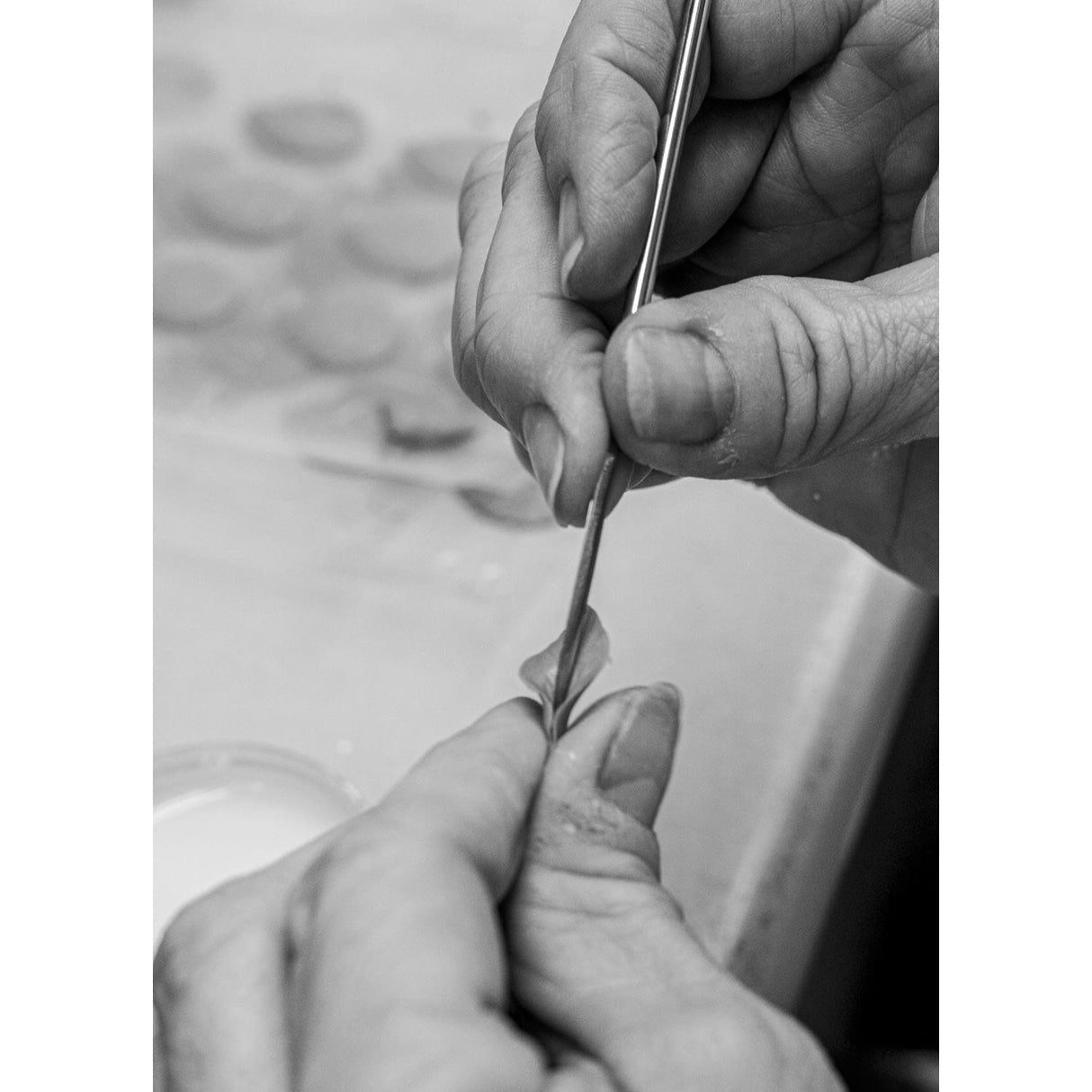 Lladró Figurina Donna Il Sussurro Dei Fiori 37x14cm Porcellana