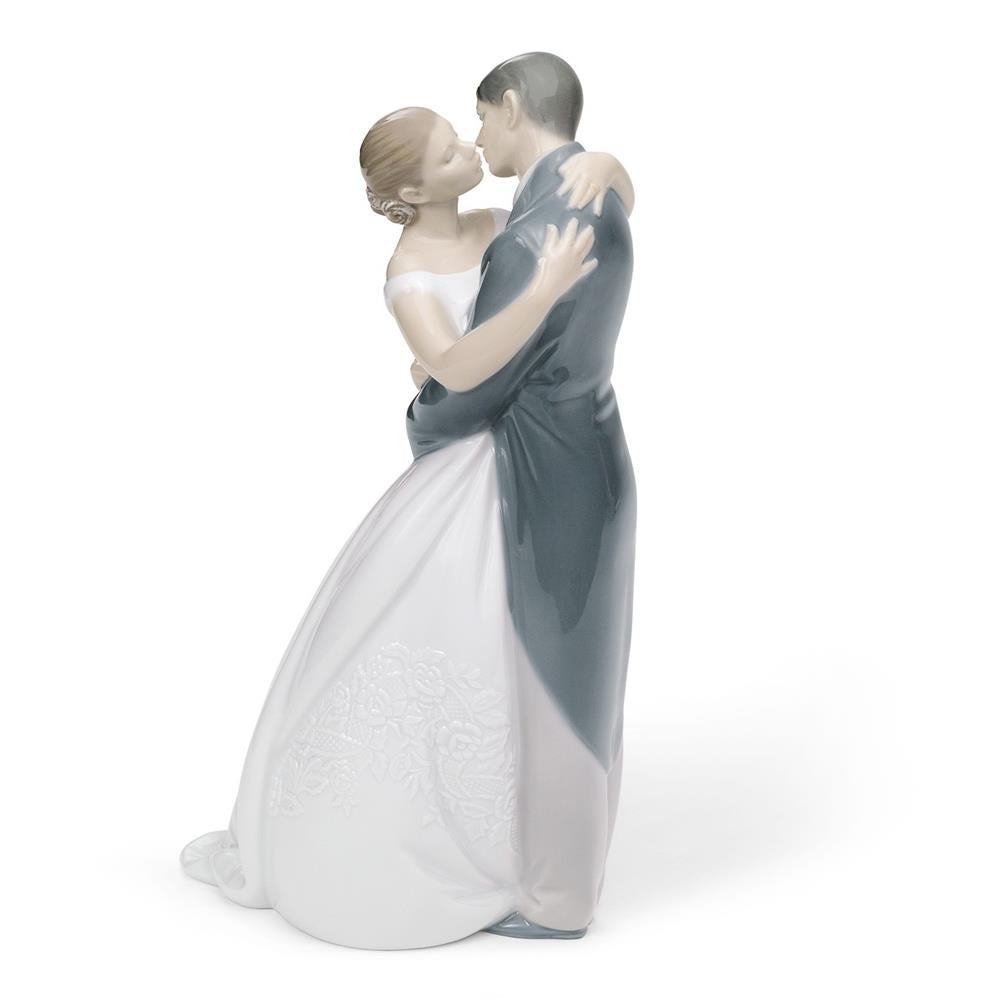 NAO Statue United Forever 23cm Porcelain Wedding Bride and Groom