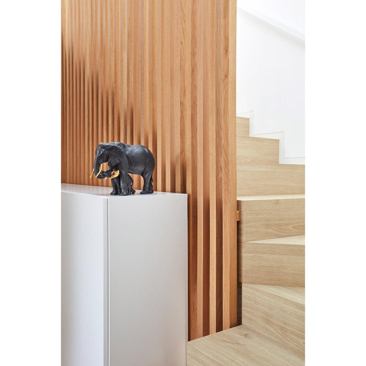 LLADRO' Scultura Mostrando la Strada Nero e Oro Serie Limitata 27x36cm Porcellana