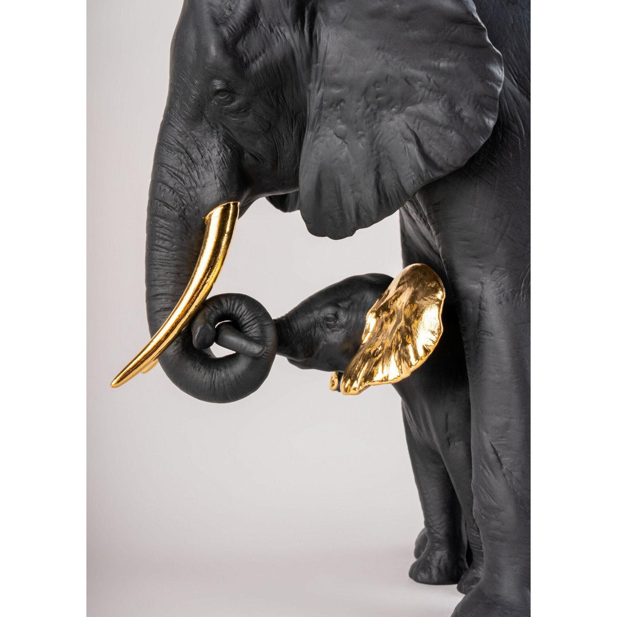 LLADRO' Scultura Mostrando la Strada Nero e Oro Serie Limitata 27x36cm Porcellana