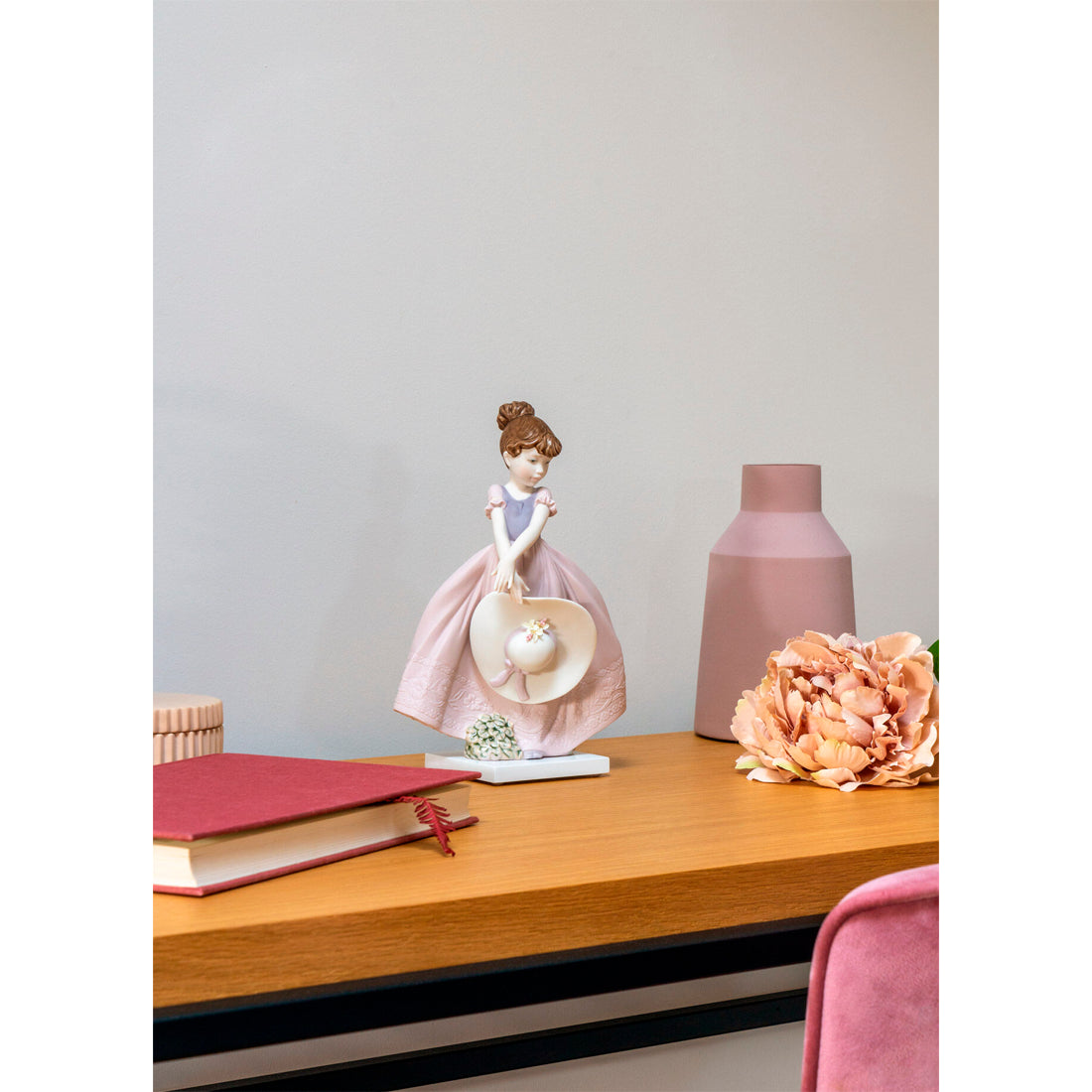 Lladró - Statua Scultura Figura Pamela al vento 01009533