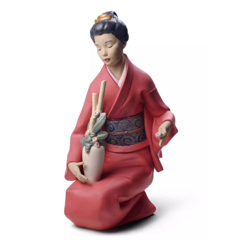 NAO "Decorating the Bouquet of Flowers" Porcelain Figurine Statue 34x22cm
