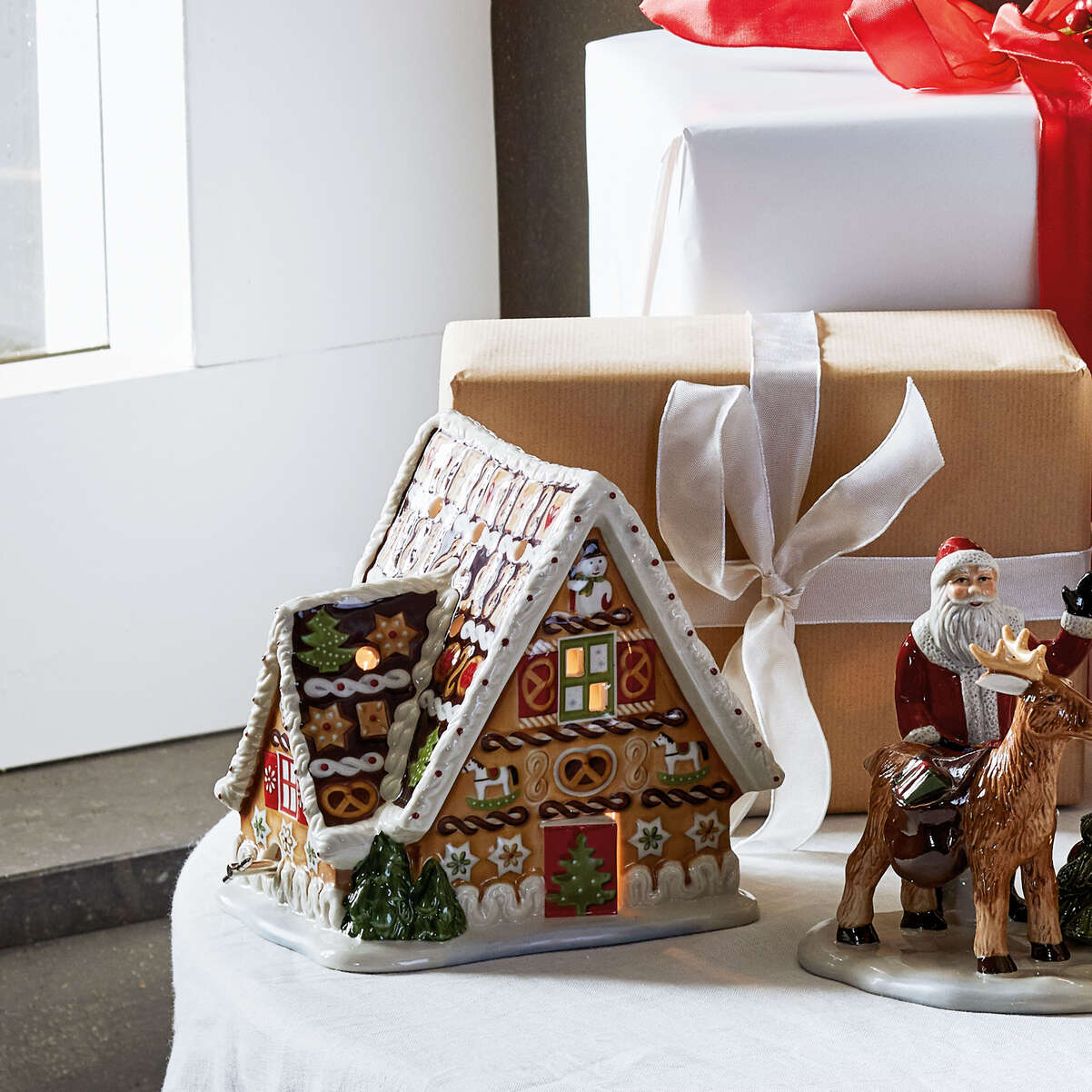 VILLEROY & BOCH Christmas Toys Gingerbread House Music Box Christmas Decoration