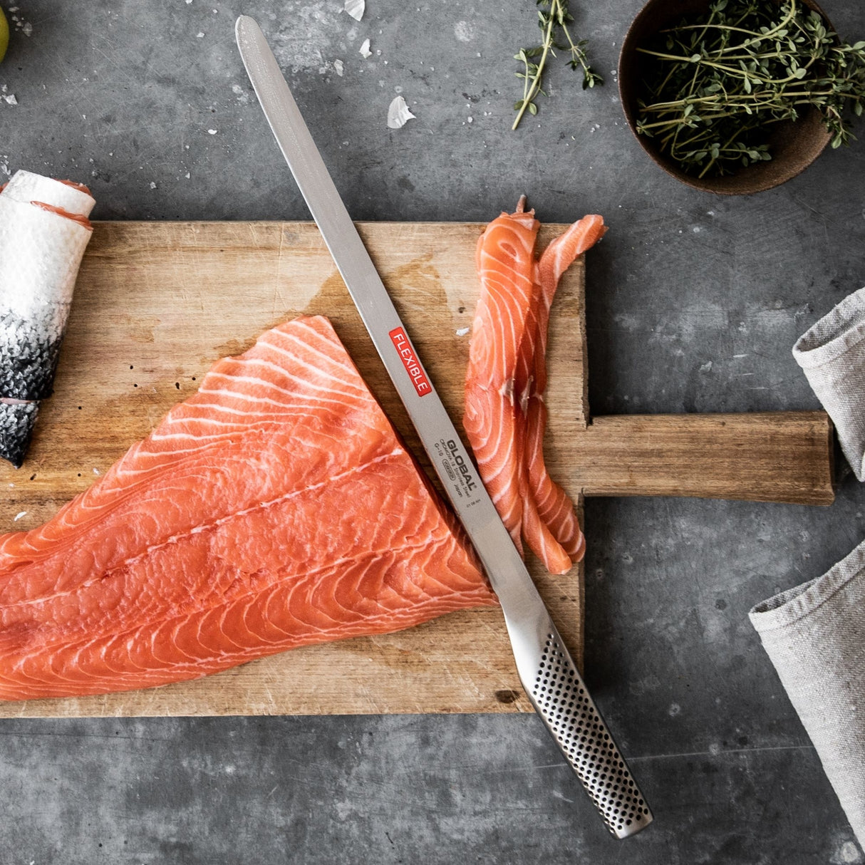 GLOBAL Salmon Ham Knife 31cm in Cromova 18 Flexible Stainless Steel G-10