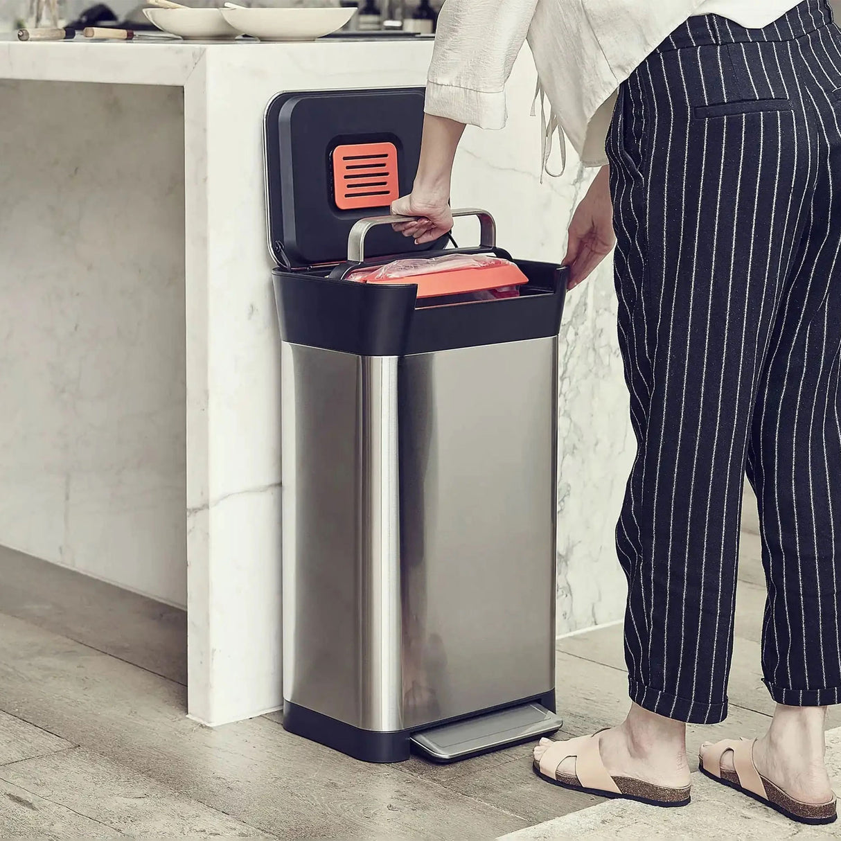 JOSEPH JOSEPH Titan 30L Stainless Steel Waste Bin 69x39cm