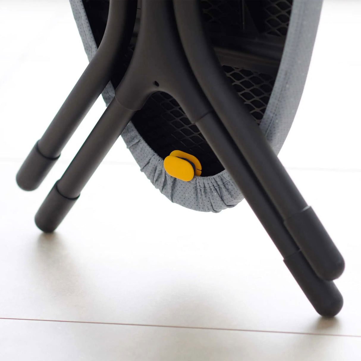 JOSEPH JOSEPH Glide Ironing Board 130x38cm Easy to Store Gray with Steam Iron Rest