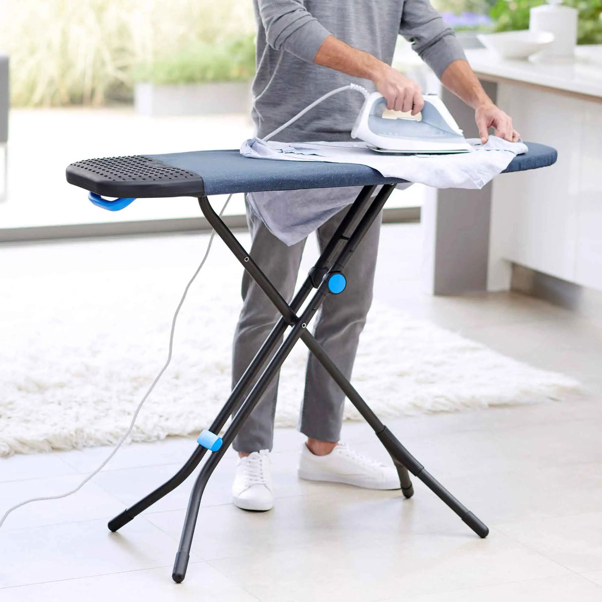 JOSEPH JOSEPH Glide Plus Ironing Board 130x38cm Advance Blue with Steam Iron Rest