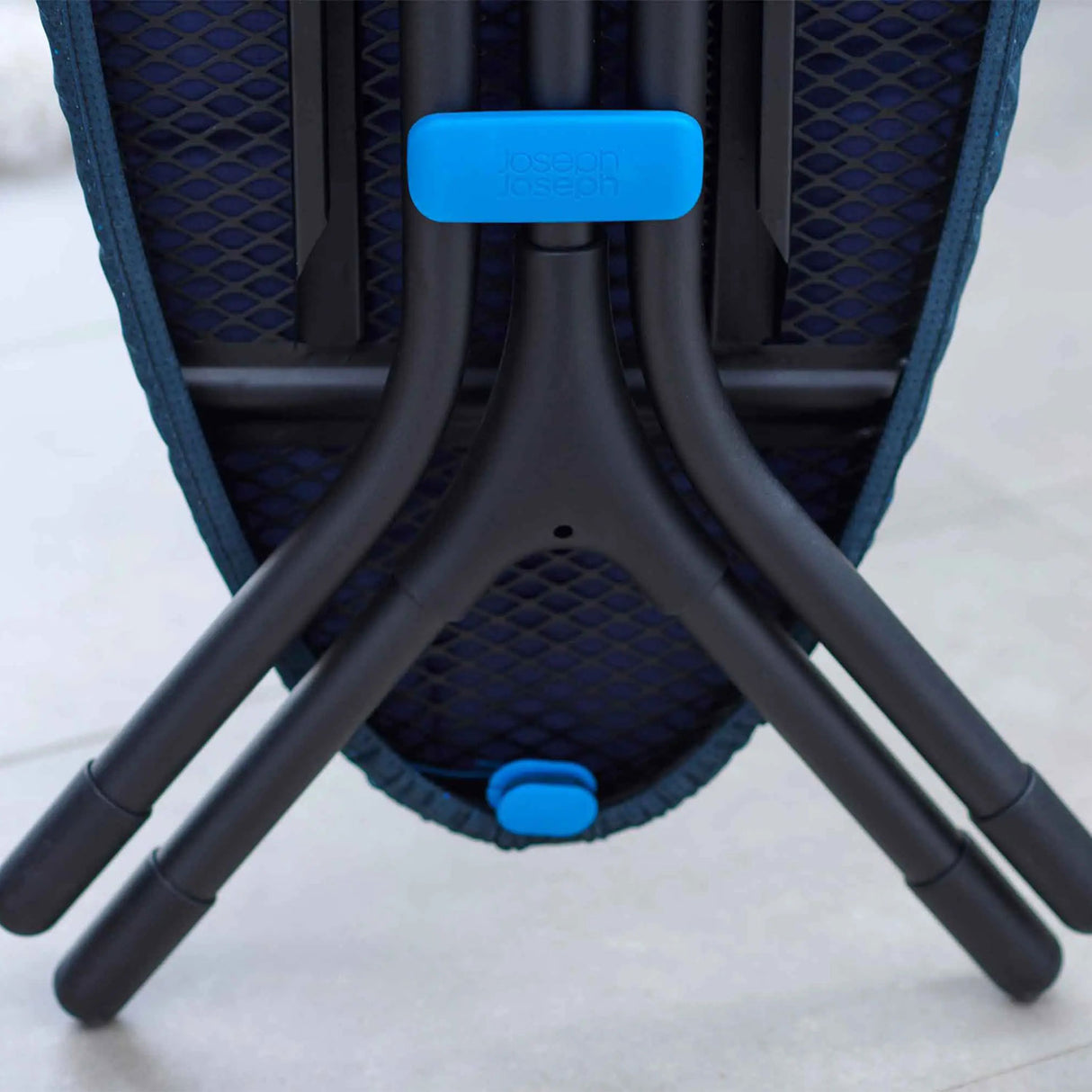 JOSEPH JOSEPH Glide Plus Ironing Board 130x38cm Advance Blue with Steam Iron Rest