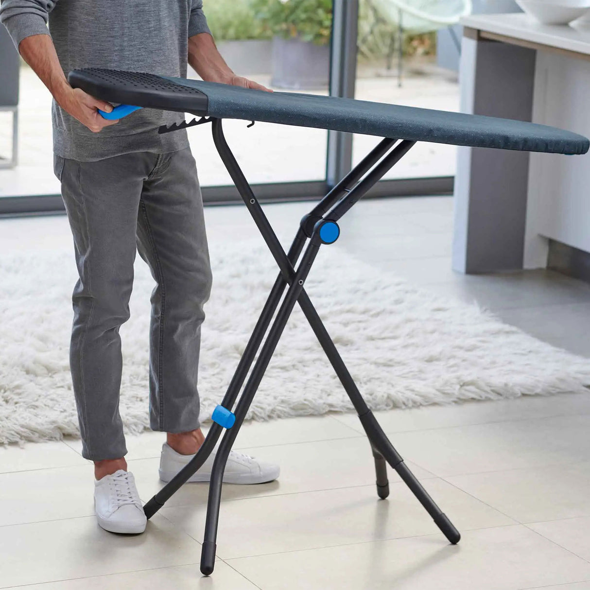 JOSEPH JOSEPH Glide Plus Ironing Board 130x38cm Advance Blue with Steam Iron Rest