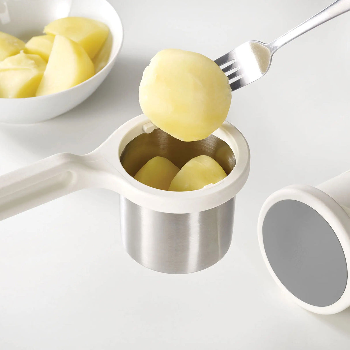 JOSEPH JOSEPH Helix Potato Masher 26.5cm White