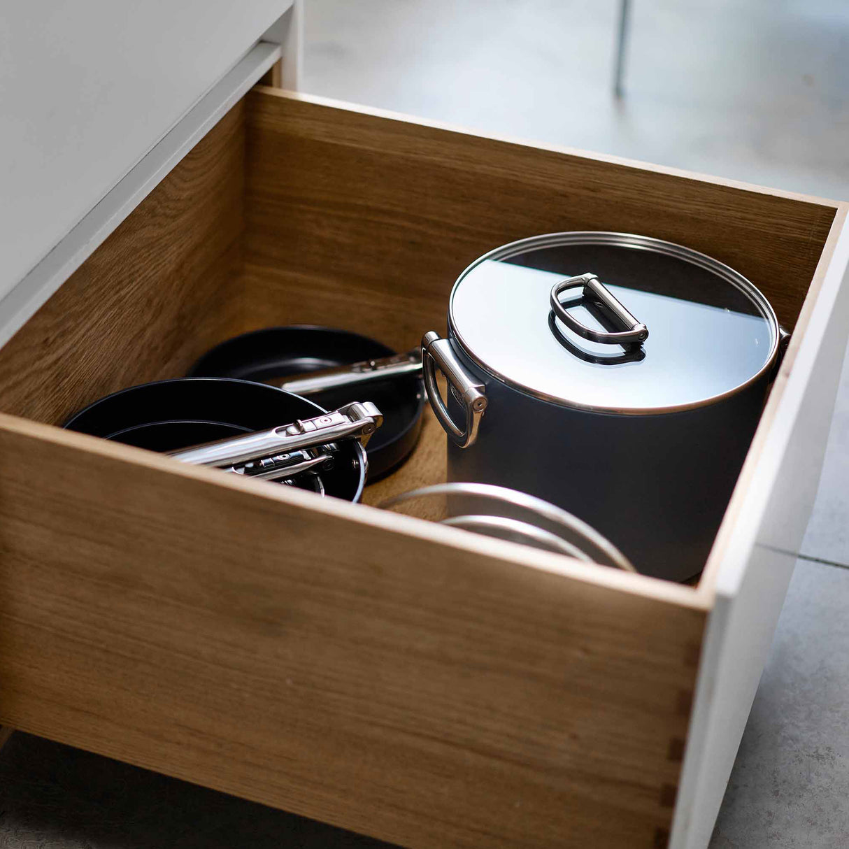 JOSEPH JOSEPH Pentola Alta con Manici Pieghevoli e Coperchio Space 25cm Ceramica Antiaderente Blu