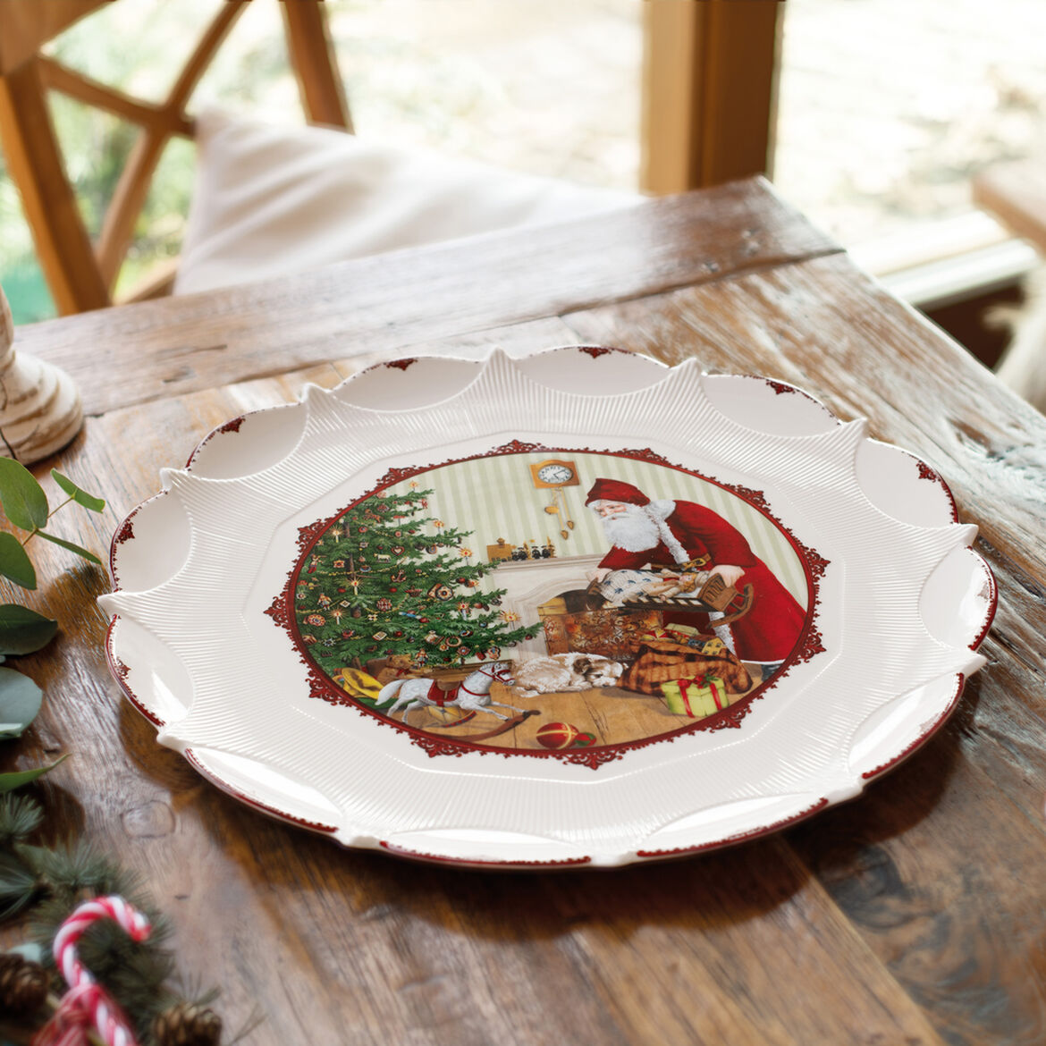 VILLEROY & BOCH Toy's Fantasy Santa Claus Cake Plate 42cm Christmas Table