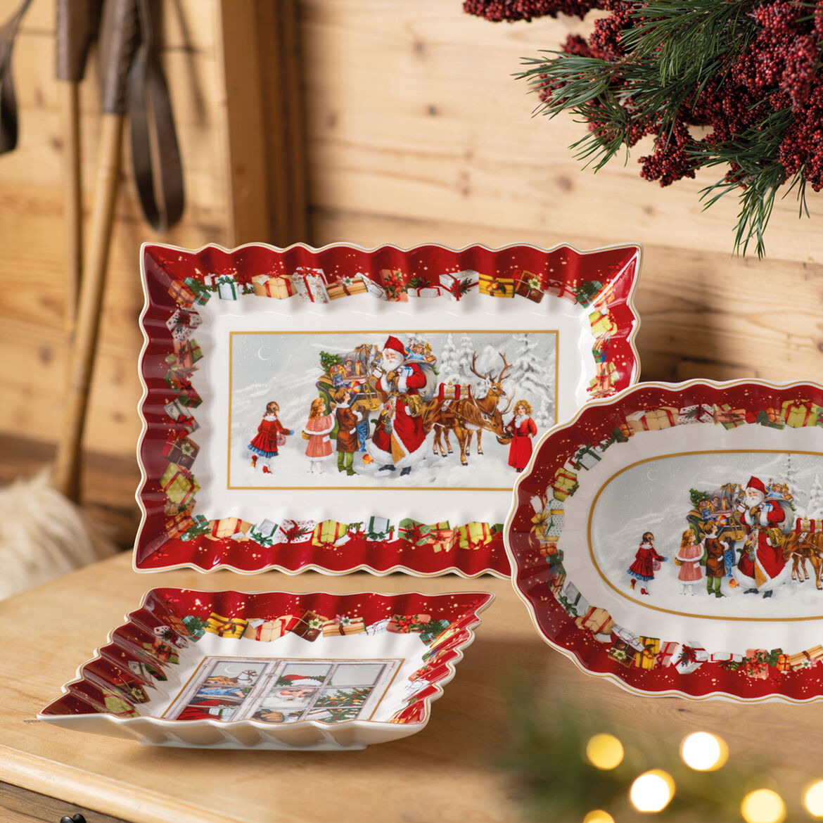 VILLEROY & BOCH Toy's Fantasy Oval Santa Claus Bowl 29cm Christmas Table
