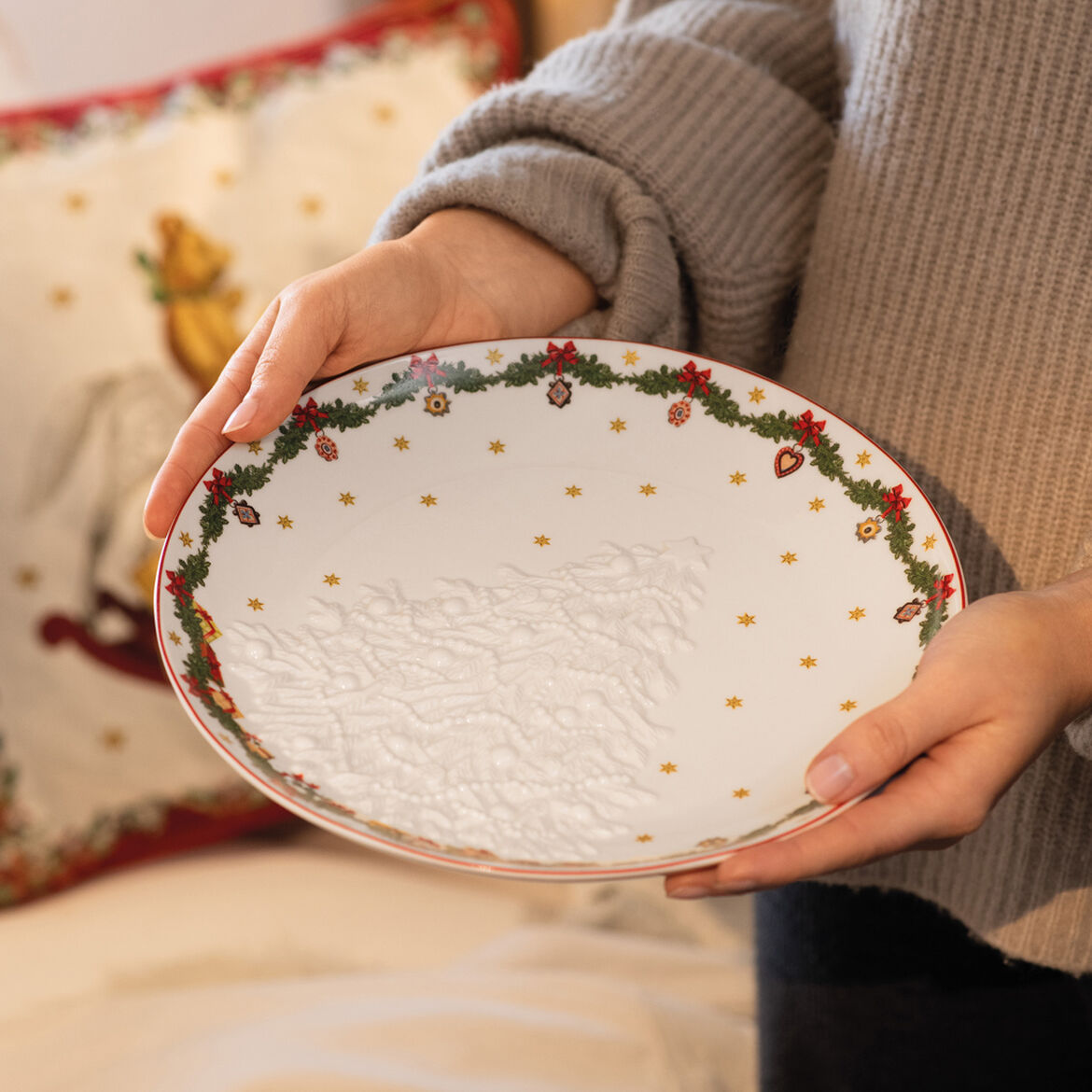 VILLEROY & BOCH Toy's Fantasy Tree Relief Bowl 26cm Christmas Table