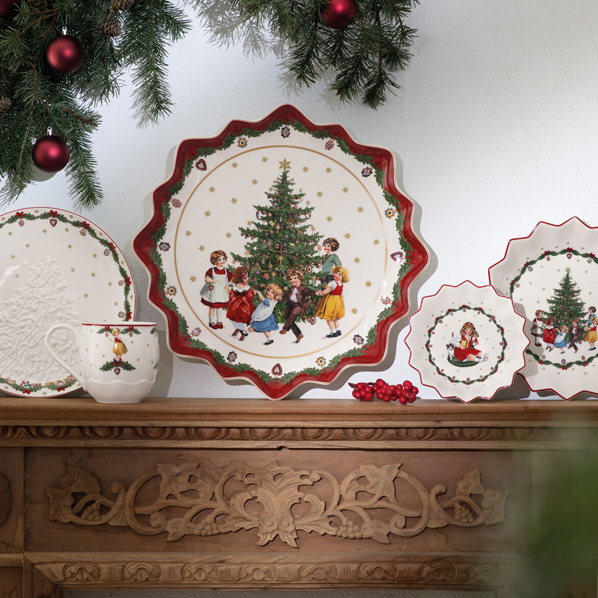 VILLEROY & BOCH Toy's Fantasy Tree Relief Bowl 26cm Christmas Table