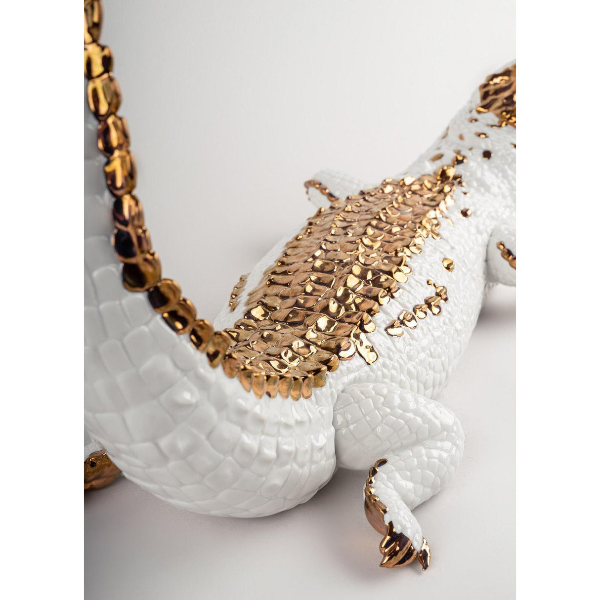 Lladró Scultura Coccodrillo Bianco Rame 39x68cm Porcellana
