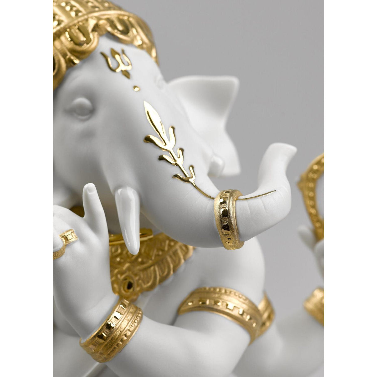Lladró Figurina Ganesha con Bansuri Lustro Oro 23x19cm Porcellana