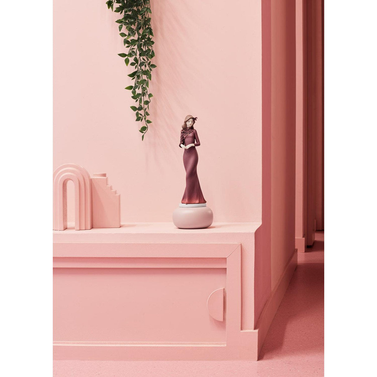 Lladró Scultura Haute Allure Stile Senza Tempo Serie Limitata 38x14cm Porcellana