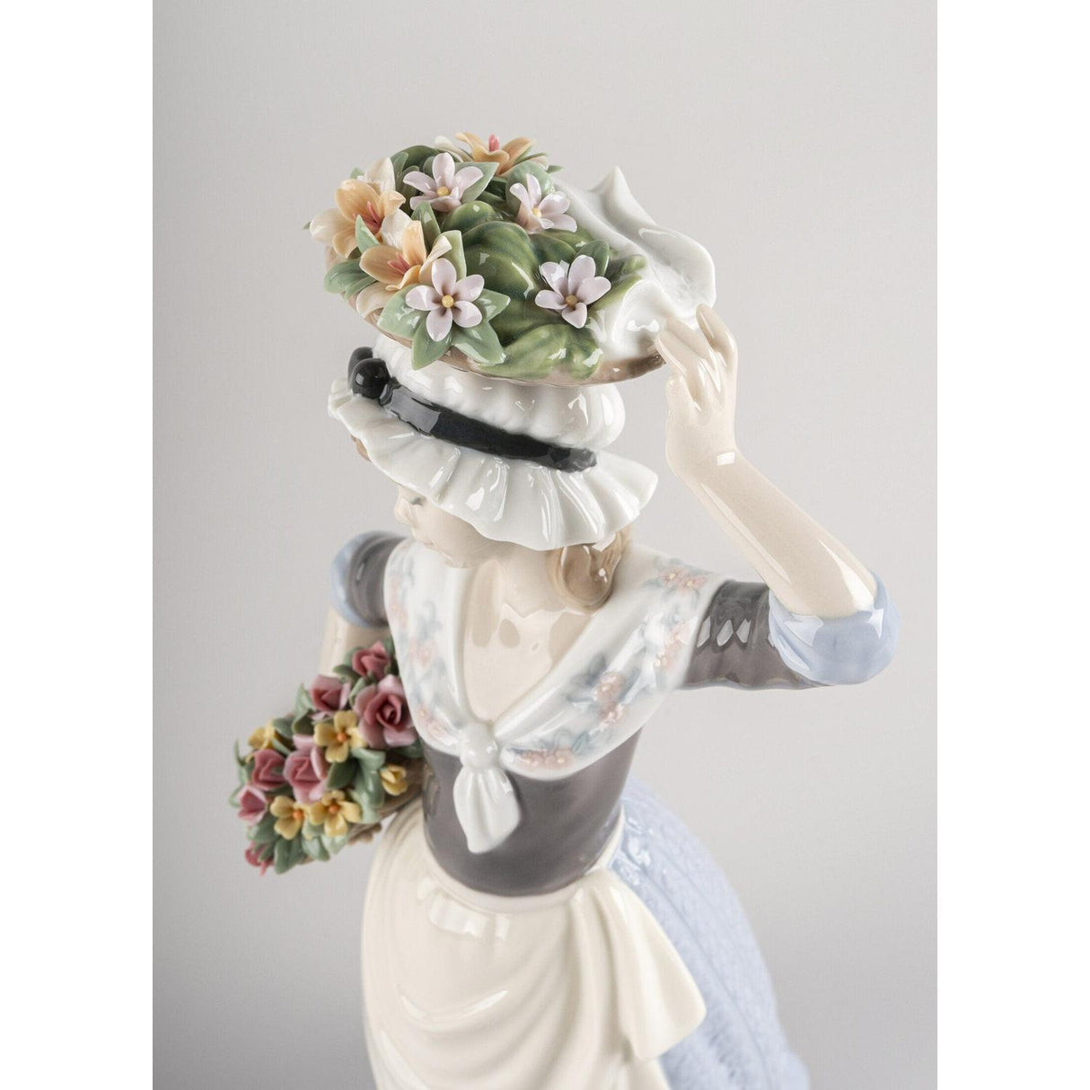 LLADRO' Scultura Raccolta di Fiori 29x14cm Porcellana