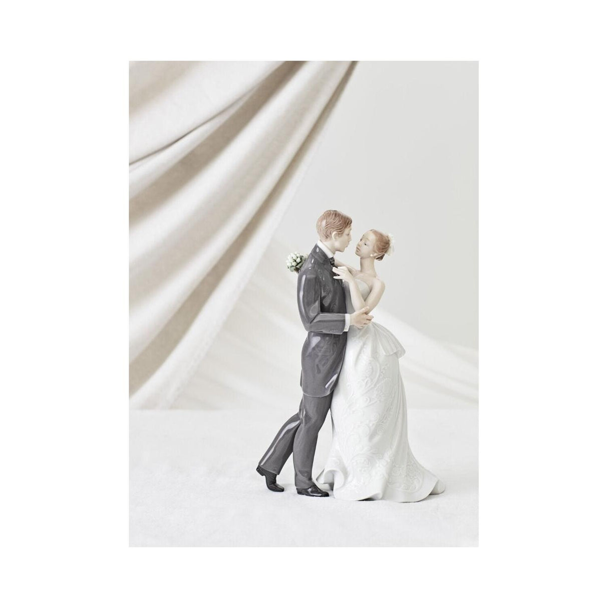 Lladró Figurina Coppia Il Valzer Dei Fidanzati 30x21cm Porcellana