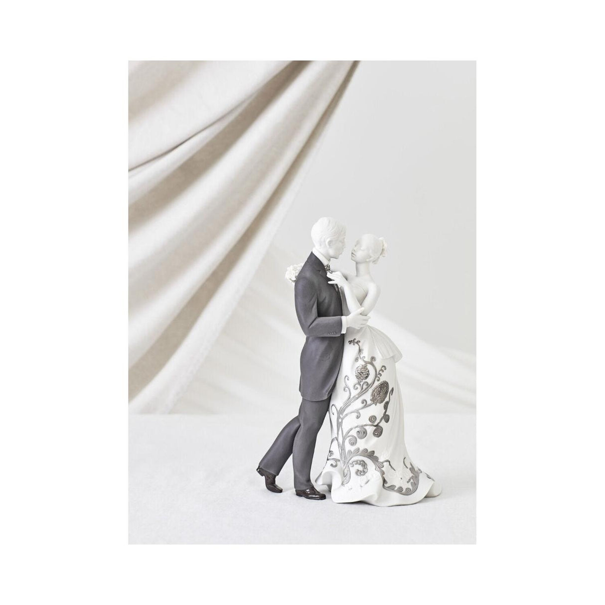 LLADRO' Figurina Coppia Il Valzer Dei Fidanzati Lustro Argento 30x21cm Porcellana