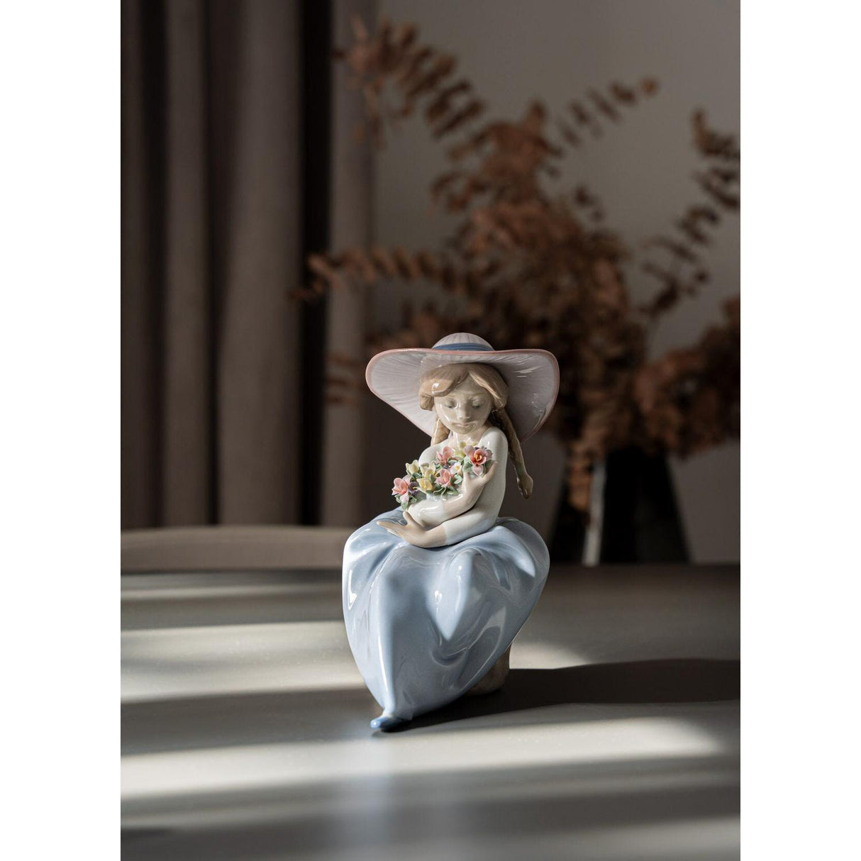 Lladró Figurina Bimba con Fiori 20x16cm Porcellana