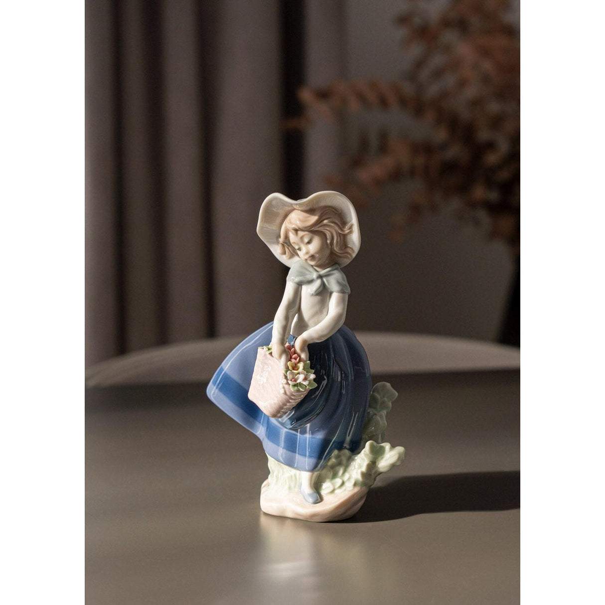Lladró Figurina Ragazza con Borsa 18x10cm Porcellana