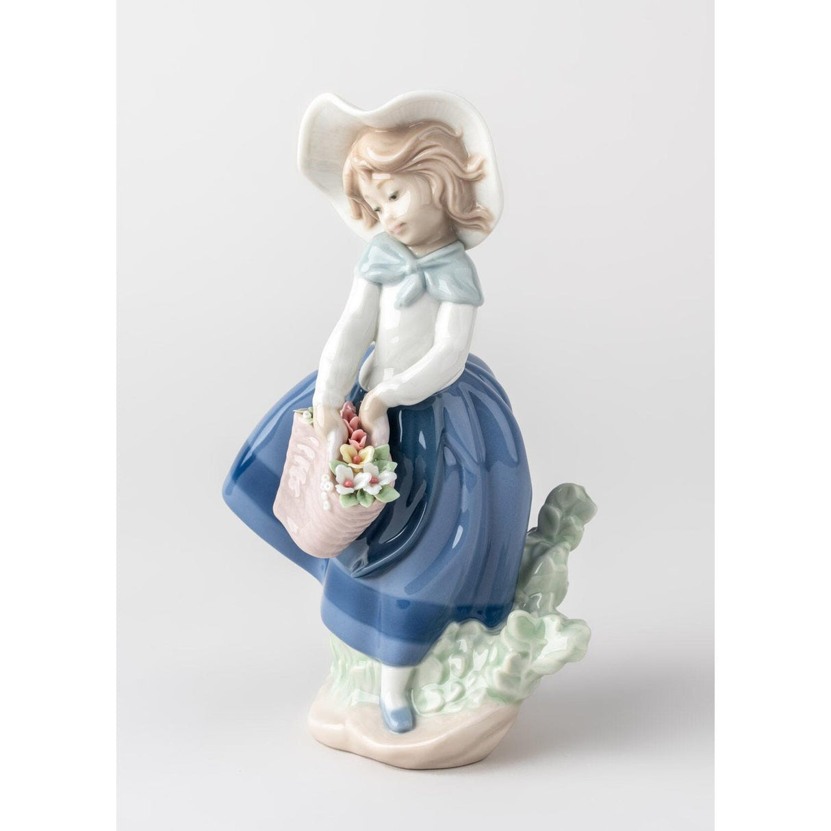 Lladró Figurina Ragazza con Borsa 18x10cm Porcellana