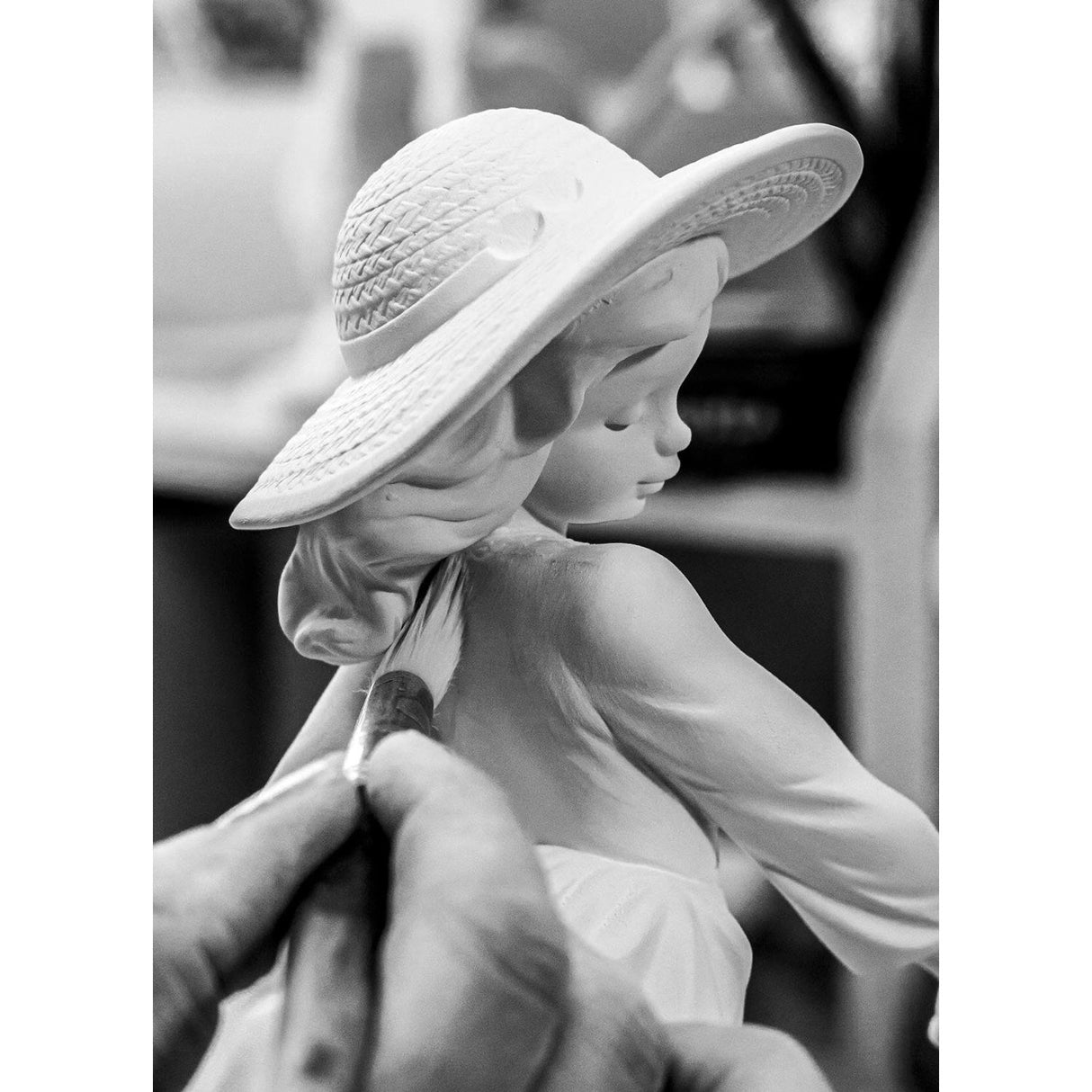 LLADRO' Figurina Ragazza con Borsa 18x10cm Porcellana