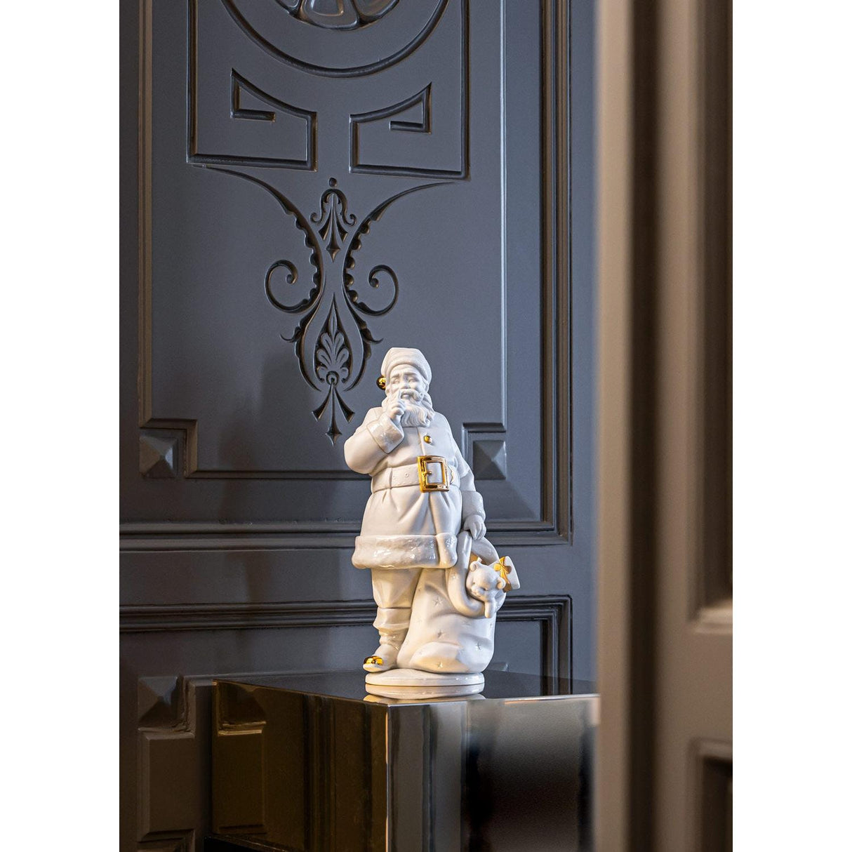 Lladró Scultura E' Arrivato Babbo Natale Bianco Oro 33x17cm Porcellana