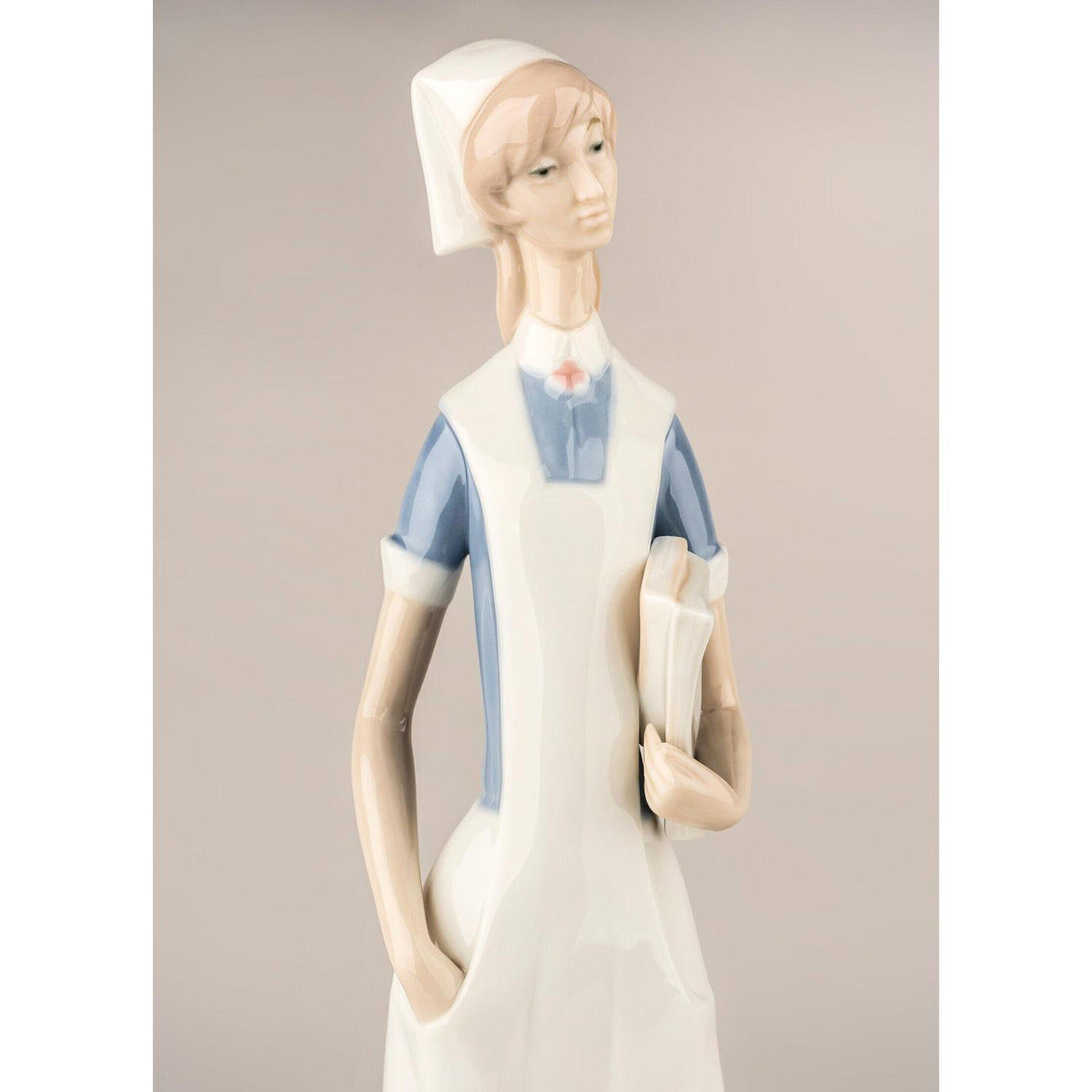 Lladró Figurina Infermiera 36x10cm Porcellana
