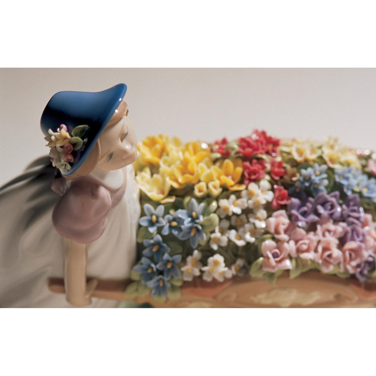Lladró Figurina Bimba Carriola di Fiori 23x23cm Porcellana
