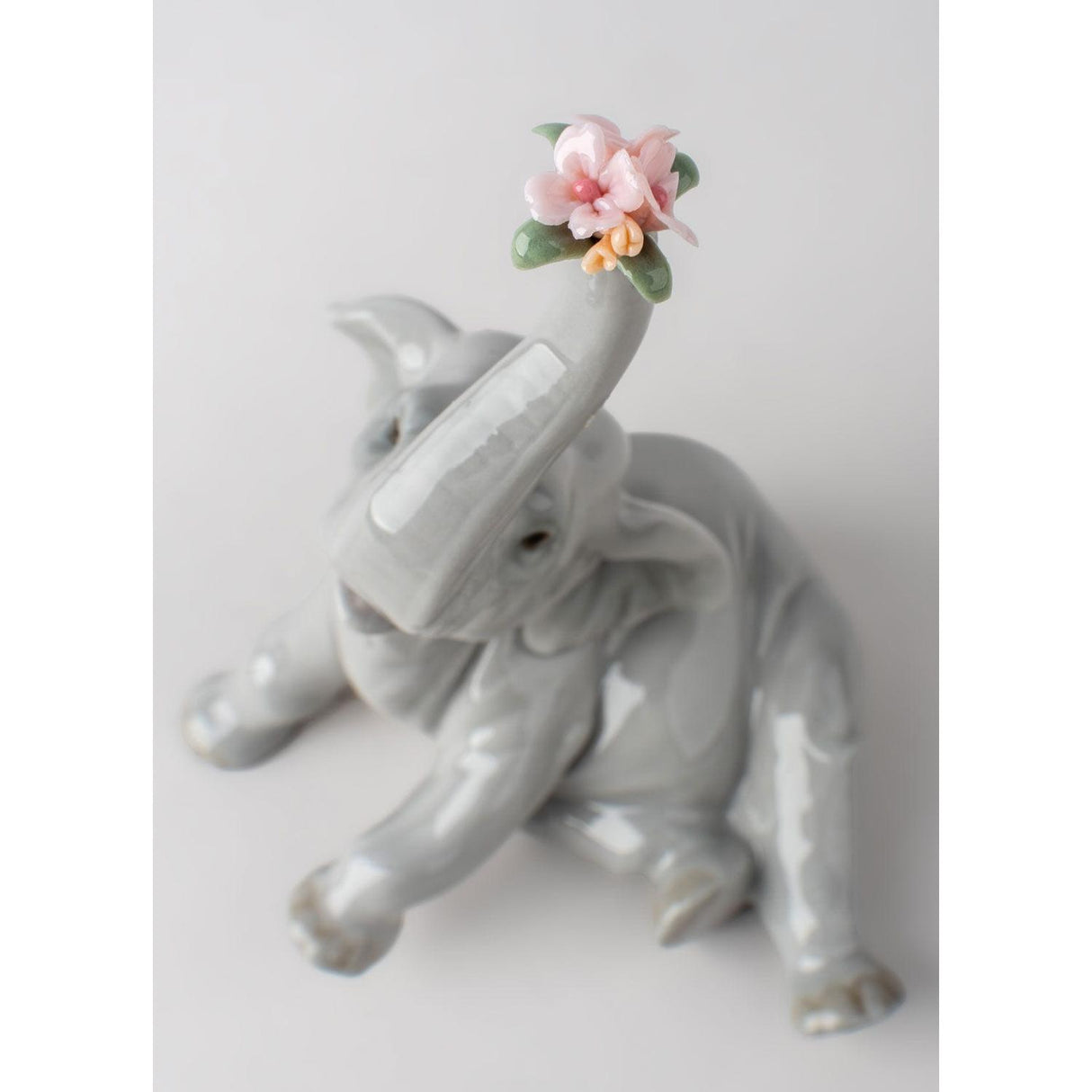 Lladró Figurina Elefante BebE' con Fiore Rosa 14x12cm Porcellana
