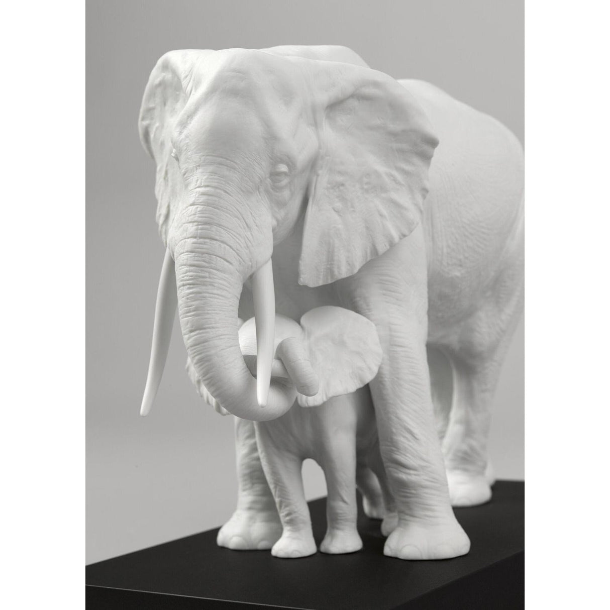 LLADRO' Scultura Elefanti Indicando la Via Bianco 29x36cm Porcellana