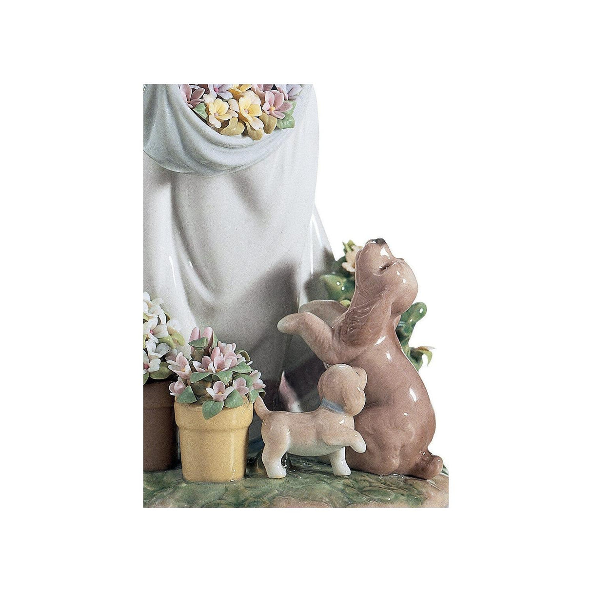 Lladró Figurina Bimba Coccole in Giardino 22x12cm Porcellana