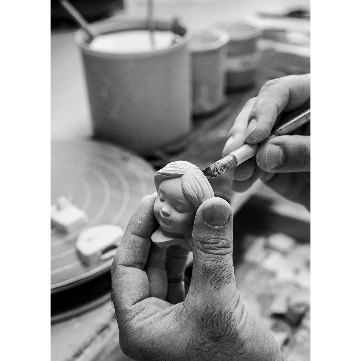 Lladró Figurina Bimba Coccole in Giardino 22x12cm Porcellana