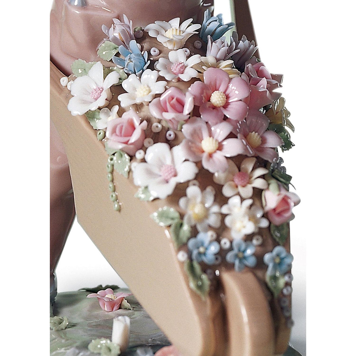 Lladró Figurina Bimbo con Fiori 23x14cm Porcellana