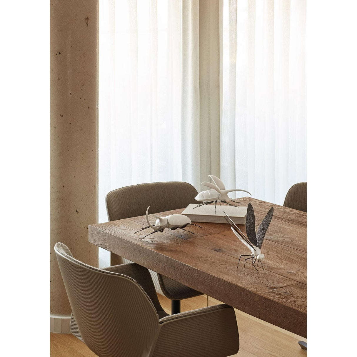 Lladró Scarabeo Rinoceronte Bianco Opaco 12x26cm Porcellana