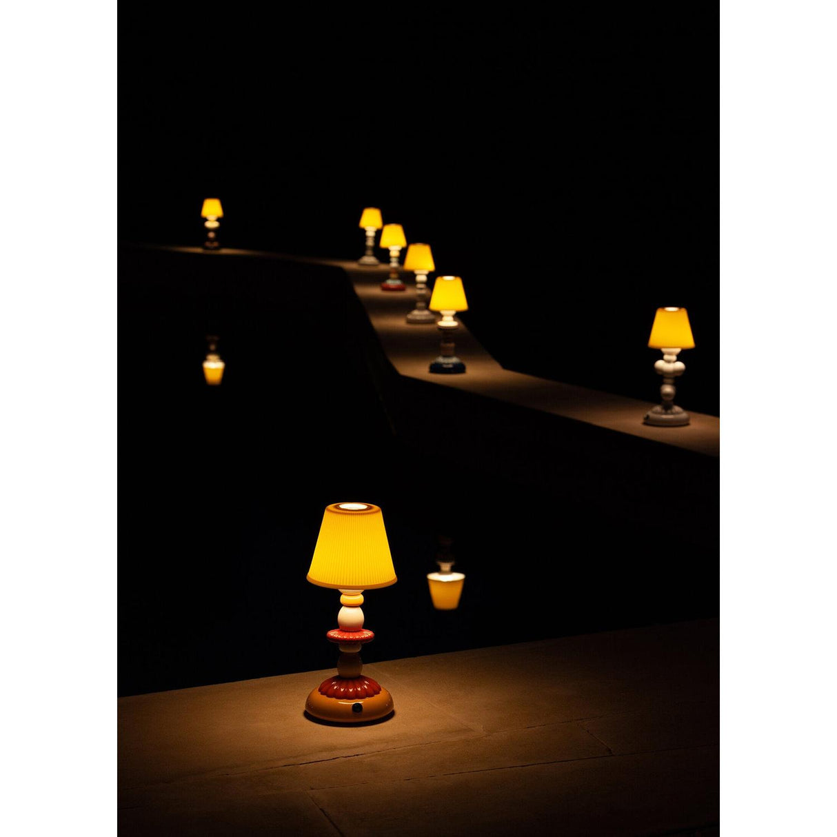 LLADRO' Lampada da Tavolo Firefly Lotus Corallo 28x12cm Porcellana