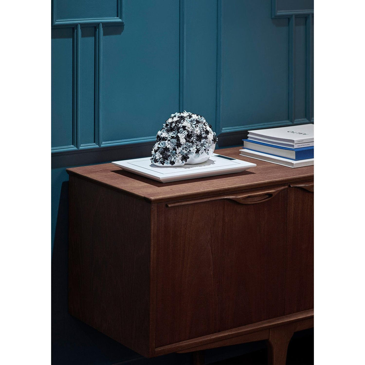 Lladró Life Is Flower Bianco e Nero 18x32cm Porcellana