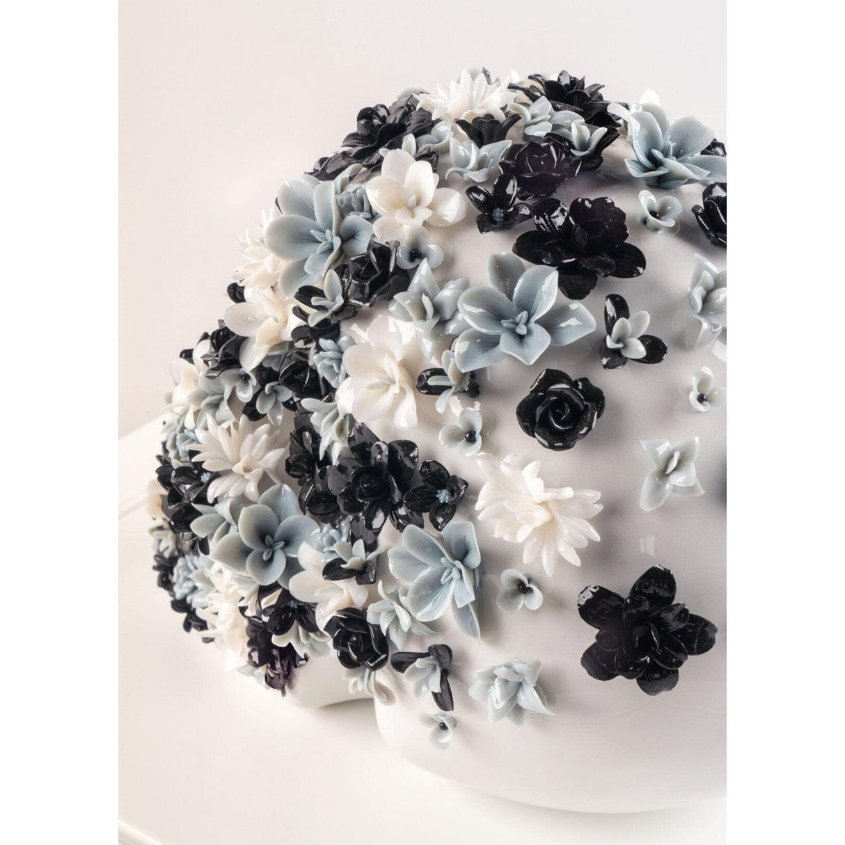LLADRO' Life Is Flower Bianco e Nero 18x32cm Porcellana
