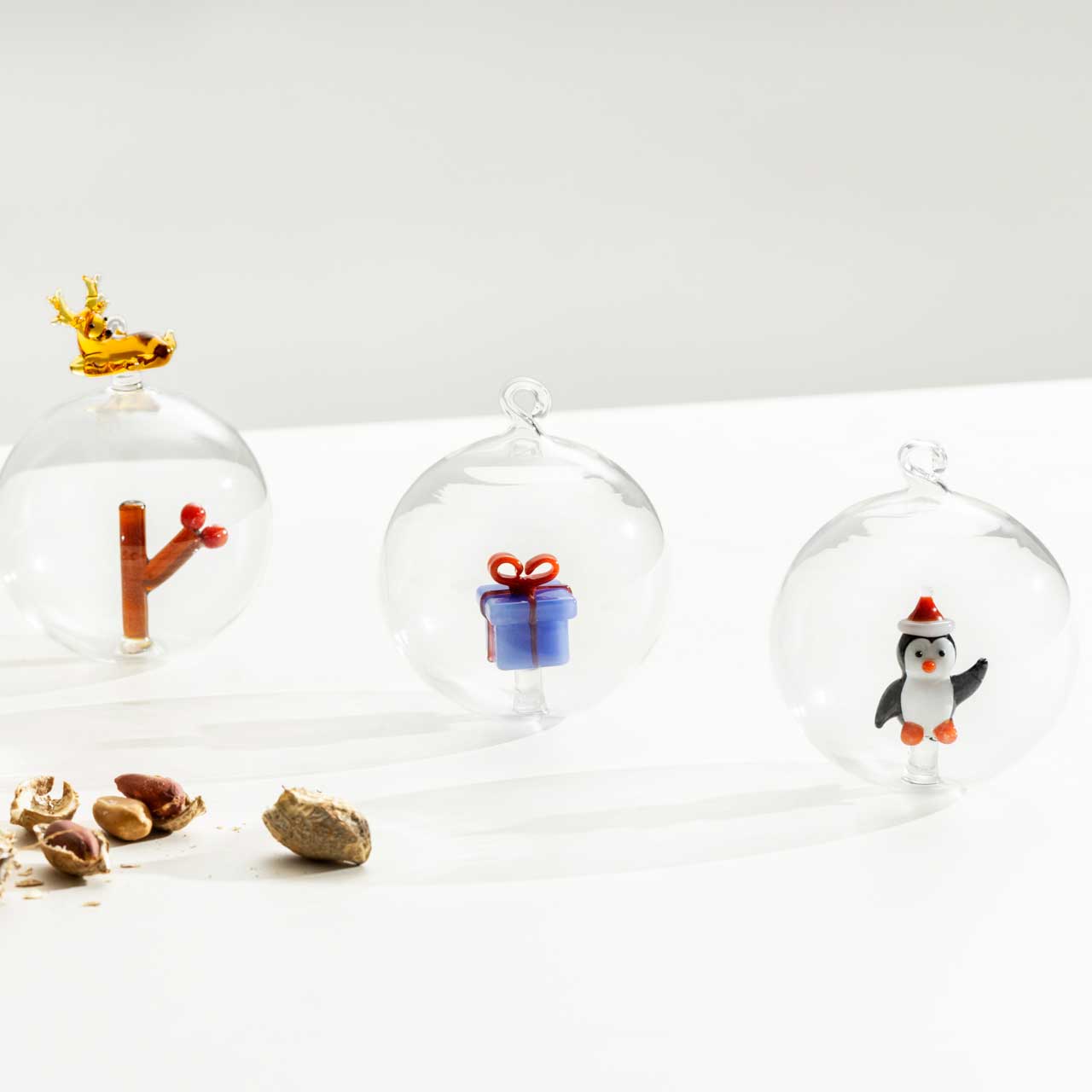 ICHENDORF Christmas Tales Pallina di Natale Regalo Azzurro 8cm Vetro Borosilicato