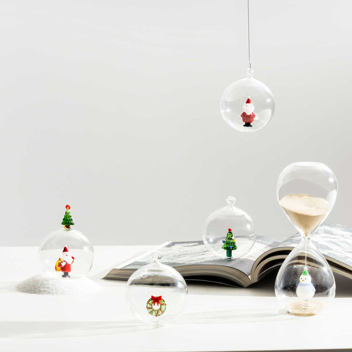 ICHENDORF Christmas Tales Pallina di Natale Albero di Natale e Babbo Natale 9cm Vetro Borosilicato