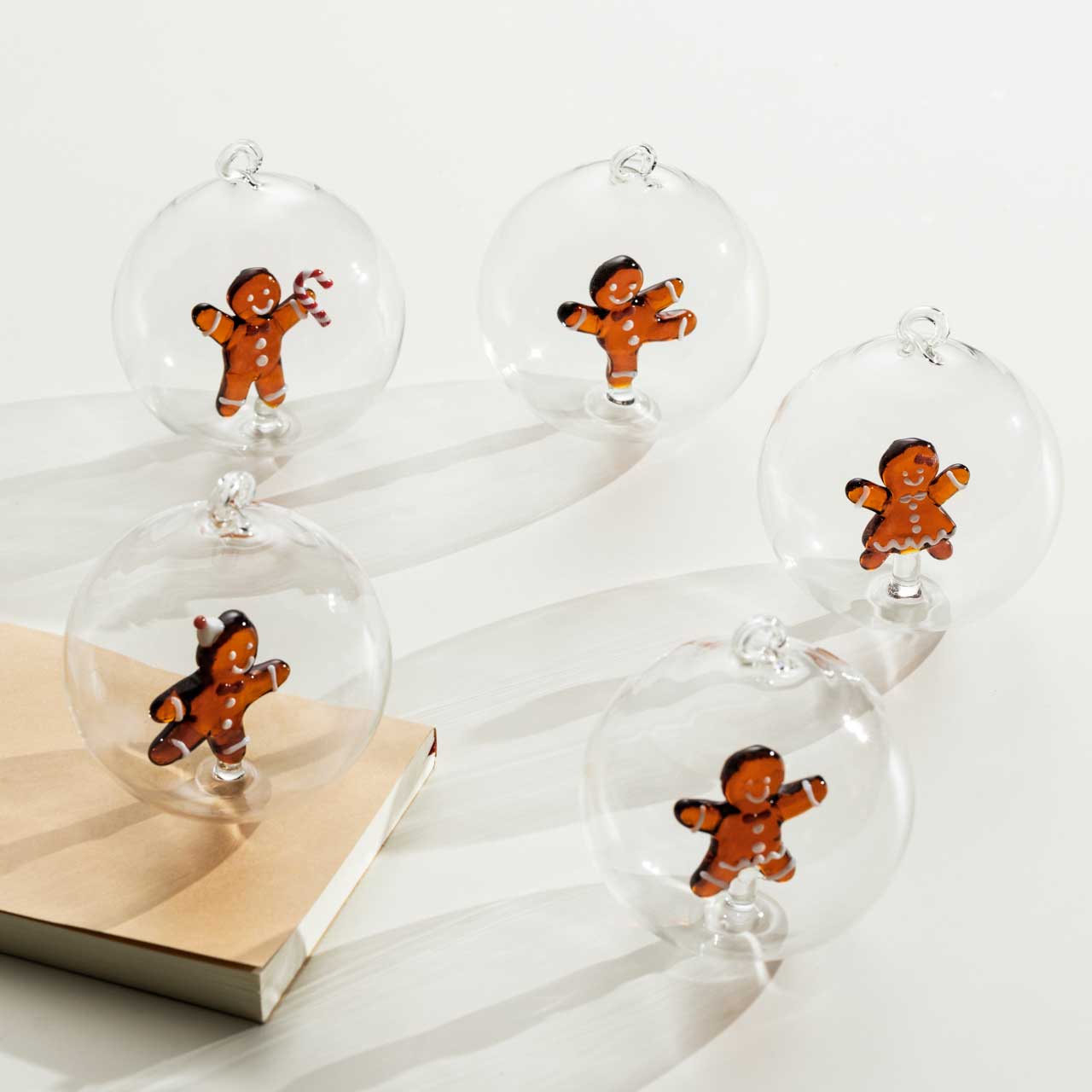 ICHENDORF Schiaccianoci Pallina di Natale Pan di Zenzero con Bastoncino 8cm Vetro Borosilicato