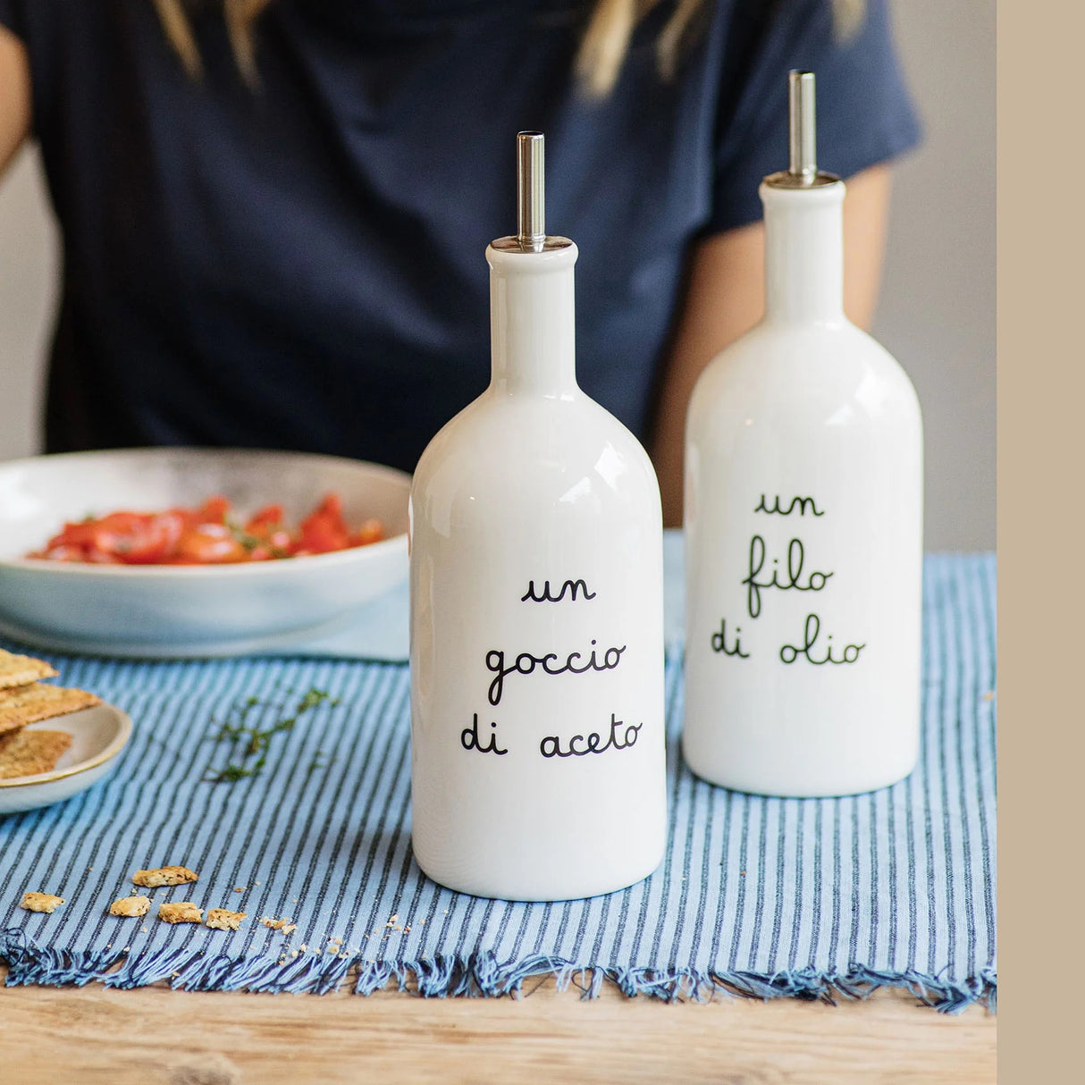 SIMPLE DAY Acetiera Bottiglia Aceto Un Goccio di Aceto 600ml Bianco Gres