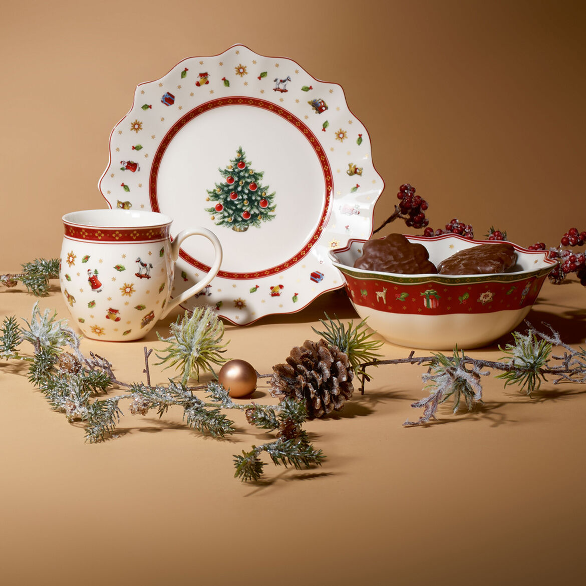 VILLEROY & BOCH Toy's Delight Breakfast Set for 2 Christmas Table 6 Pieces