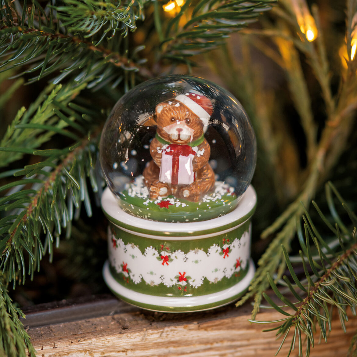 VILLEROY & BOCH Christmas Toys Snow Globe Bear 9cm